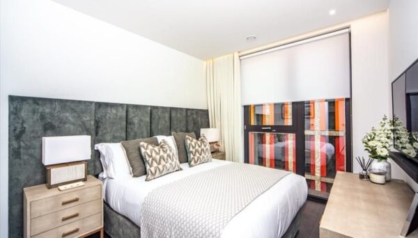 Charles Clowes Walk, London SW11